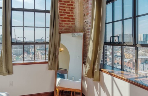 West Poplar Apartamento | Sosuite 2BR Penthouse w Balcony W D Gym