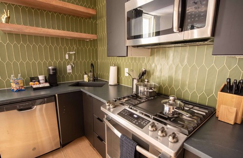 Fishtown Apartamento | Sosuite NEW 2BR Apt w W D Split Level