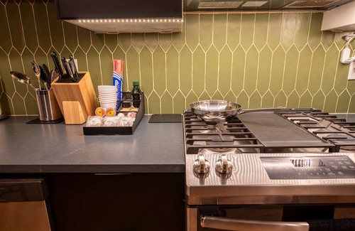 Fishtown Apartamento | Sosuite NEW 2BR Apt w W D Split Level