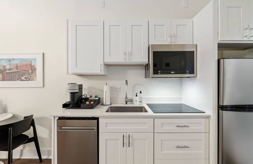 Center City East Apartamento | Sosuite Studio Acc. w Shared W/d, Gym, Lounge