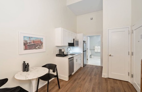 Center City East Apartamento | Sosuite Studio Acc. w Shared W/d, Gym, Lounge