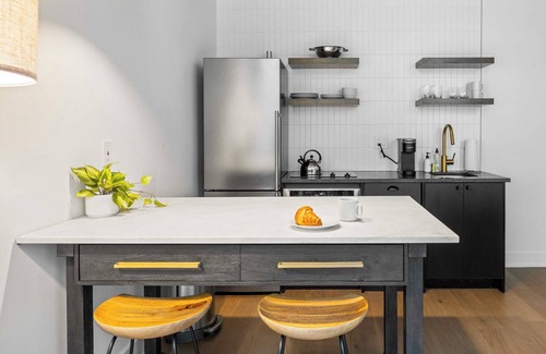 Old City Apartamento | Sosuite | Studio Apt w Laundry, Courtyard View