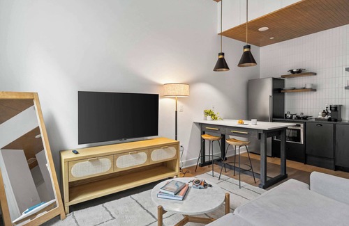 Old City Apartamento | Sosuite | Studio Apt w Laundry, Courtyard View