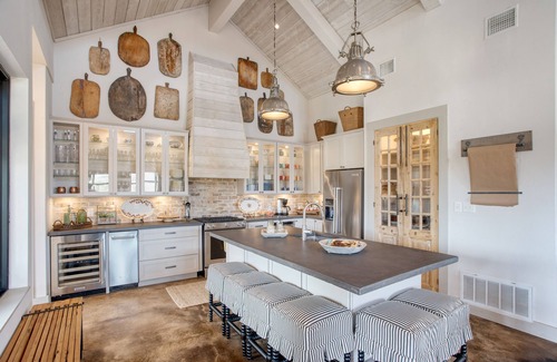 Dripping Springs Casa | Sotol by AvantStay | Direct River Access + Views