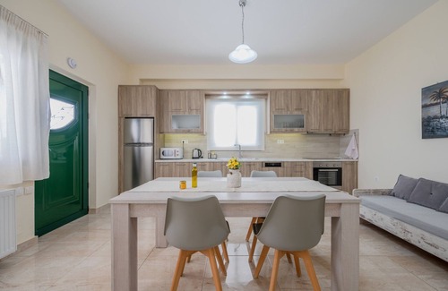 Agios Vasileios Apartamento | Impresionantes vistas al mar, piscina privada, zona de césped, junto a los servicios, a 5 minutos de la playa