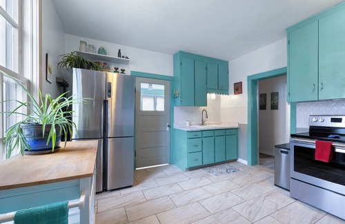 Downtown Salt Lake City Casa | Soul-warming Historic home - Private hot-tub, yard, Parks, 6min to downtown SLC.
