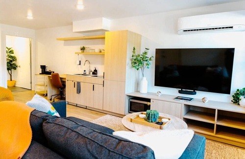 Edgehill Apartamento | Sound Engineer's Suite: Luxe Music Row Stay!