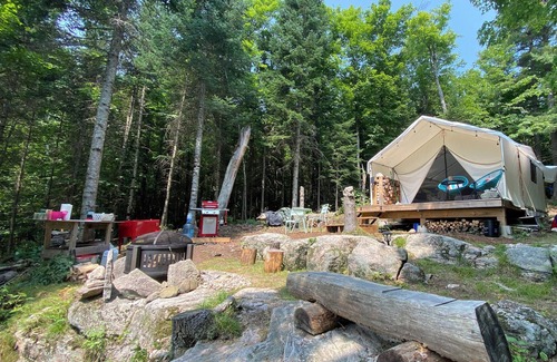 Muskoka Lakes Alquiler De RV | Sound of Silence off-grid Glamping in Muskoka