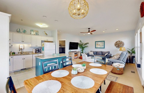 Indian Beach Condominio | Sound side condo with sunset view balcony - close to pool, hot tub, and pier