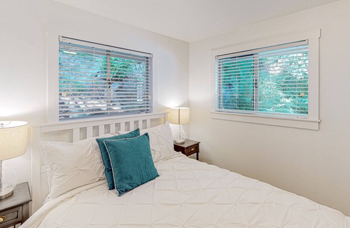 Alki Casa | Sound view home with large patio, private putting green & amazing setting