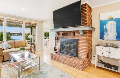 Poulsbo Casa | Soundfront, Dog-Friendly Home w/ Free WiFi, Firepits, & Four Kayaks