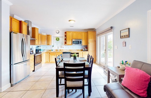 Bay Point Casa | Soundfront home with boat trailer parking, scenic balcony, grill, & full kitchen