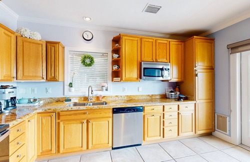 Bay Point Casa | Soundfront home with boat trailer parking, scenic balcony, grill, & full kitchen