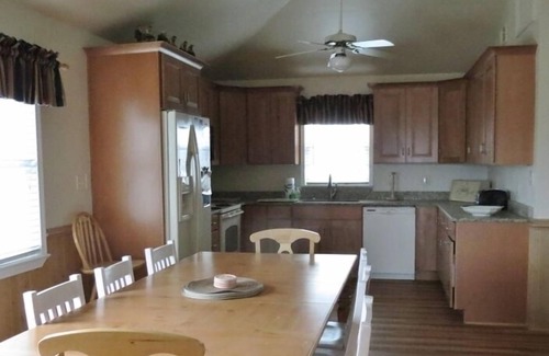 Avon Casa | Soundside Waterfront w / Koru Beach Club Pool, Avon Fishing Pier, Kayaks