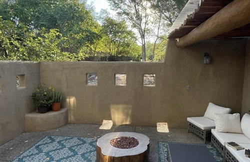 Los Ranchos de Albuquerque Apartamento | South Foxfire Casita @ SantuaRio Grande-Quintessential New Mexico Casita+Firepit
