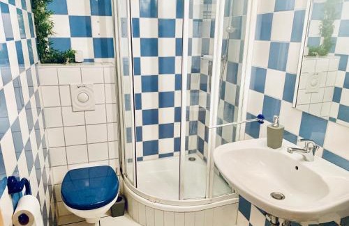 Gehlsdorf Apartamento | Souterrain Monteurwohnung mit Sauna und Garten