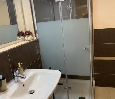Kalkum Casa | Souterrain Zimmer mit separatem Eingang und Bad