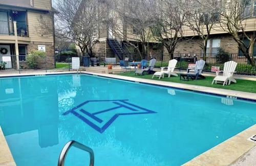 Austin Condominio | South ATX . Sweet Stay with Pool