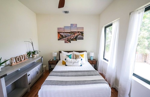 Galindo Casa | South Austin 5 Bedroom Home with Heated Pool and Gym. Perfect Location!