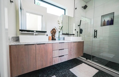 Galindo Casa | South Austin 5 Bedroom Home with Heated Pool and Gym. Perfect Location!