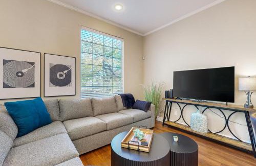 West Congress Casa | South Austin Getaway