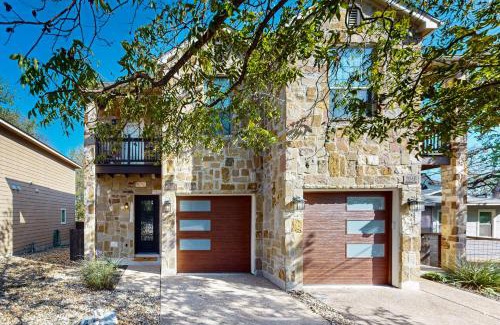 West Congress Casa | South Austin Getaway