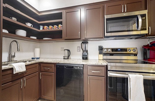 Austin Casa | South Austin home with cozy living room, WIFI, patio, backyard & dog-friendly