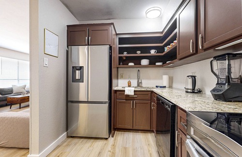 Austin Casa | South Austin home with cozy living room, WIFI, patio, backyard & dog-friendly
