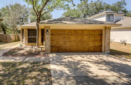 Park Ridge Casa | South Austin Home with Yard Pets Welcome!