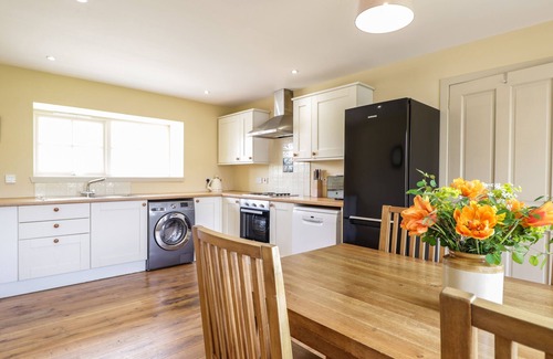 Marybank Cabaña | SOUTH BALACHLADICH, pet friendly, with open fire in Muir Of Ord