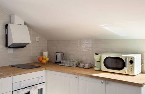 Seixal Apartamento | South Bank Escape: 1BR + Coal-Fired Hot Tub