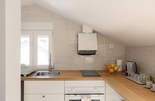 Seixal Apartamento | South Bank Escape: 1BR + Coal-Fired Hot Tub