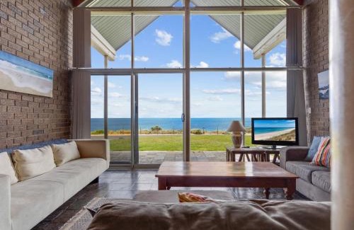 Carrickalinga Casa | South Beach House - 11 Gold Coast Drive