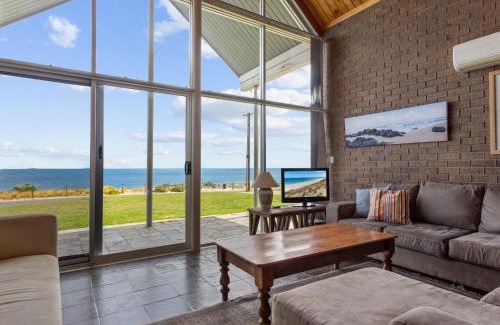 Carrickalinga Casa | South Beach House - 11 Gold Coast Drive