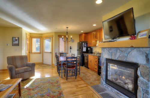 Rangeley Condominio | South Branch Condo 15-2 - Saddleback Mountain Ski in Ski out condo