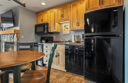 Rangeley Condominio | South Branch Condo 21-2 - Nice ski-in ski-out condo at Saddleback