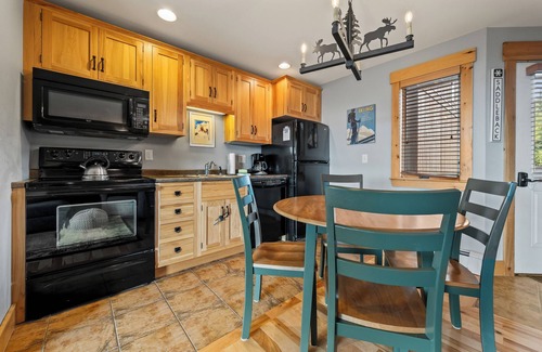 Rangeley Condominio | South Branch Condo 21-2 - Nice ski-in ski-out condo at Saddleback