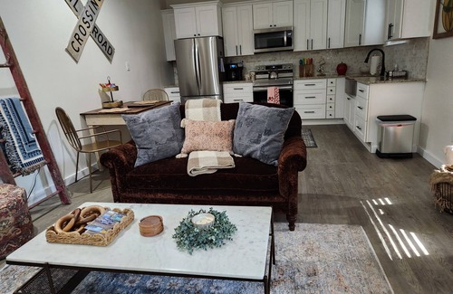 Masaryktown Cabaña | South Brooksville, New Cozy Cottage, Convenient. 30 minutes from Tampa