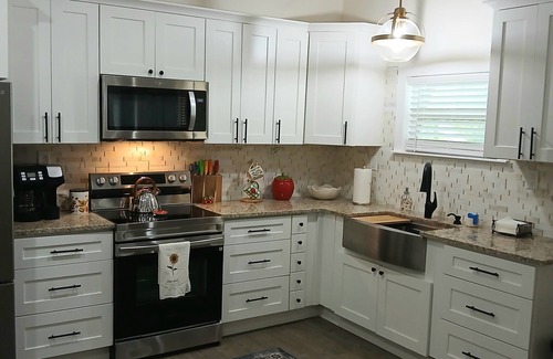 Masaryktown Cabaña | South Brooksville, New Cozy Cottage, Convenient. 30 minutes from Tampa
