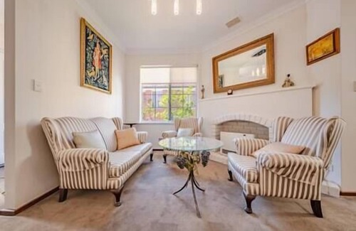 Claremont Casa | South Claremont Private Villa