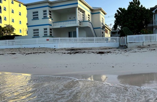 Oistins Apartamento | South Coast Private| On The Beach