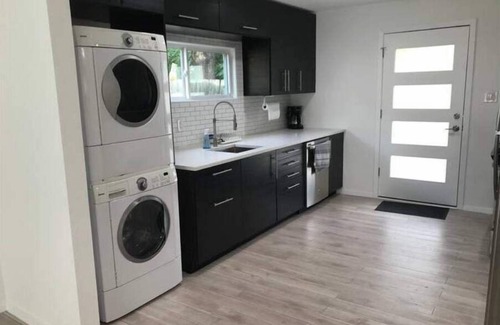 East Congress Casa | South Congress Barton springs 3/2 whole modern home