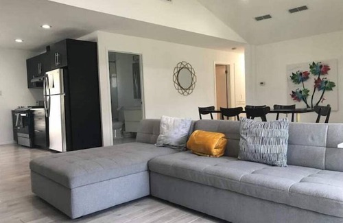 East Congress Casa | South Congress Barton springs 3/2 whole modern home