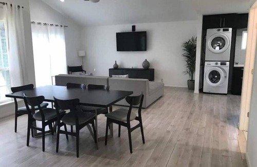 East Congress Casa | South Congress Barton springs 3/2 whole modern home