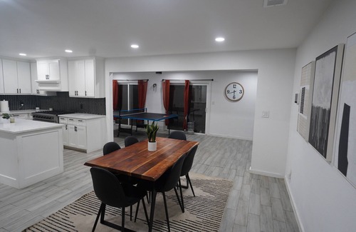 East Congress Casa | South Congress Commons - Sleeps 10