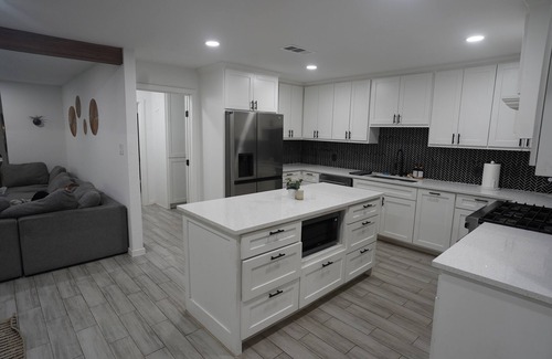 East Congress Casa | South Congress Commons - Sleeps 10