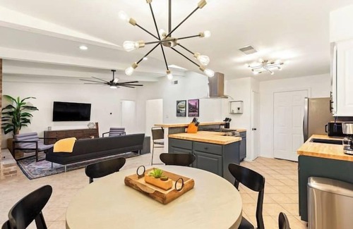 East Congress Casa | South Congress, Pool Table, King Beds | Portoro