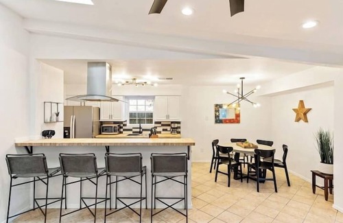 East Congress Casa | South Congress, Pool Table, King Beds | Portoro