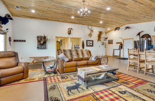 Fedora Casa | South Dakota Nature Getaway with Hot Tub
