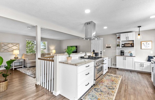 Littleton Casa | South Denver Ranch 4 BR Ideal for Groups